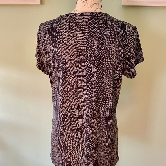 Elegant Short-Sleeve Women's Top Size Medium - Picture 3 of 7